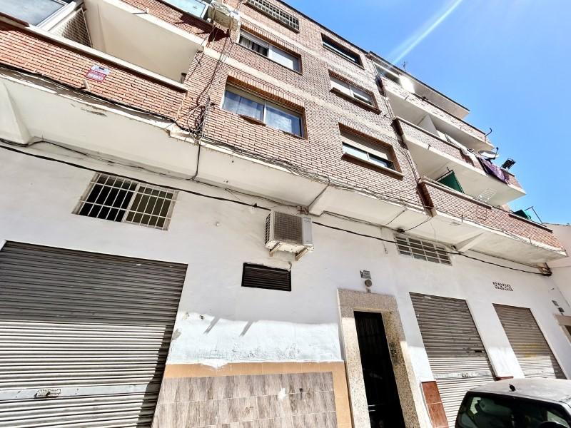 3 Bedroom Renovated Apartment for Sale in Torrevieja City Centre with Balcony 20