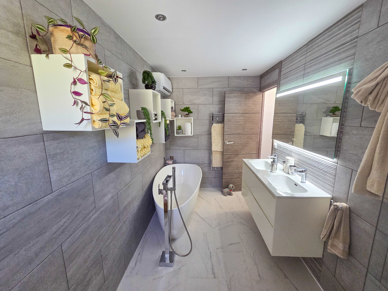 Luxury Reimagined 3 Bedroom Country Villa for Sale in Crevillente – 6,500m² Plot with Pool & Olive Grove15