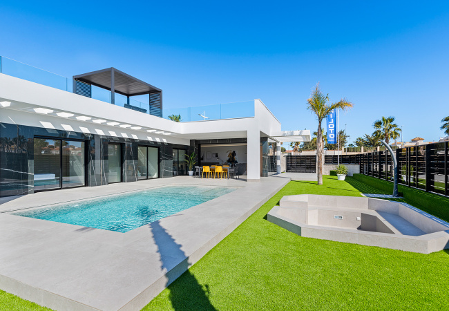 Detached Bungalow Style Houses in Algorfa Spain1