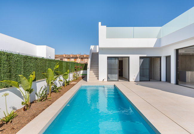 Detached Contemporary Villas near the Beach in Los Alcázares1