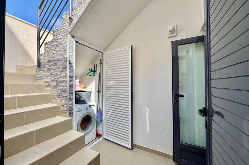 Modern Villa with Views of the Salt Lakes For Sale in San Miguel de Salinas 19