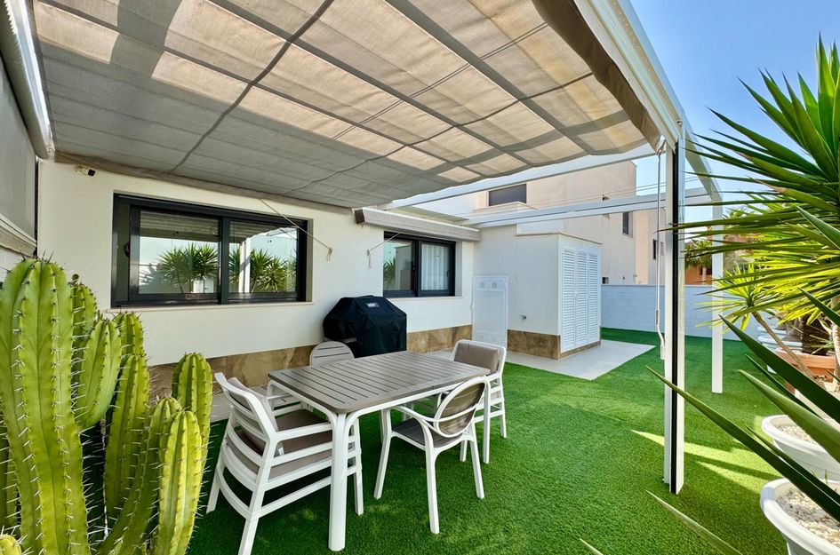 Modern Villa with Views of the Salt Lakes For Sale in San Miguel de Salinas 20