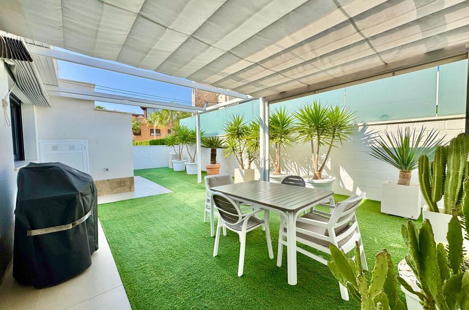 Modern Villa with Views of the Salt Lakes For Sale in San Miguel de Salinas 21