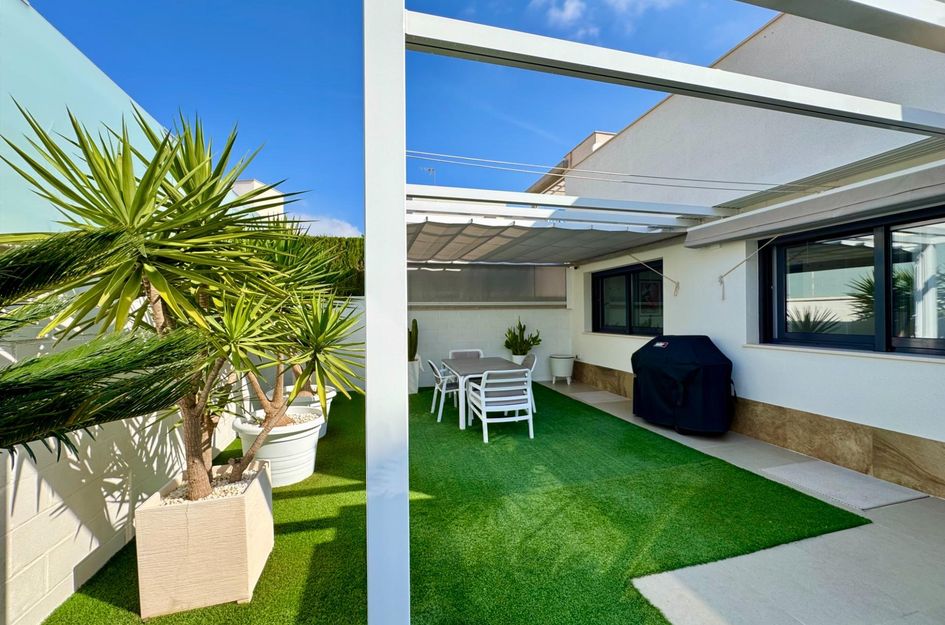 Modern Villa with Views of the Salt Lakes For Sale in San Miguel de Salinas 22