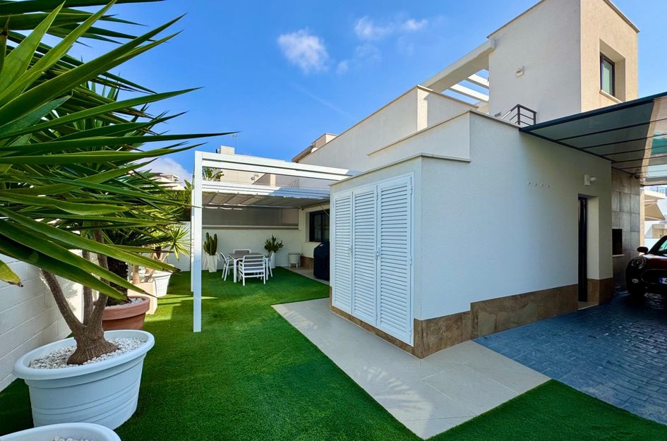 Modern Villa with Views of the Salt Lakes For Sale in San Miguel de Salinas 23