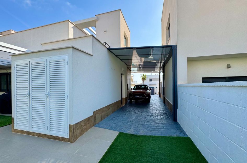 Modern Villa with Views of the Salt Lakes For Sale in San Miguel de Salinas 24