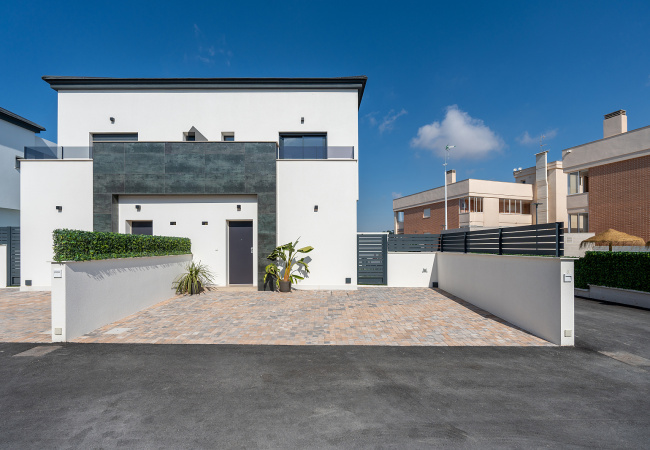 Villas Boasting Chic Design in Gran Alacant Alicante 1
