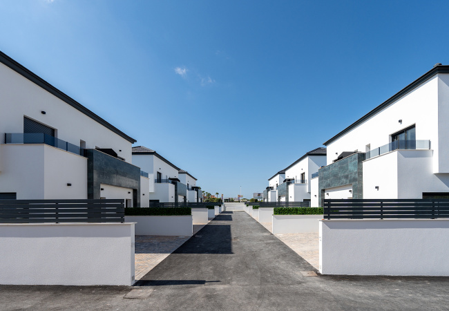Villas Boasting Chic Design in Gran Alacant Alicante 2